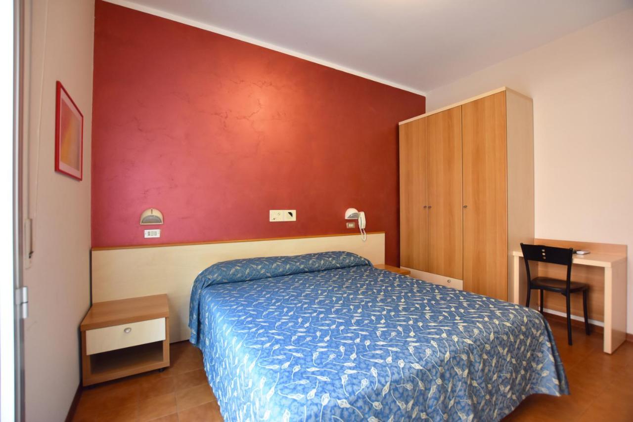 Hotel Azzurra Rimini Exteriör bild
